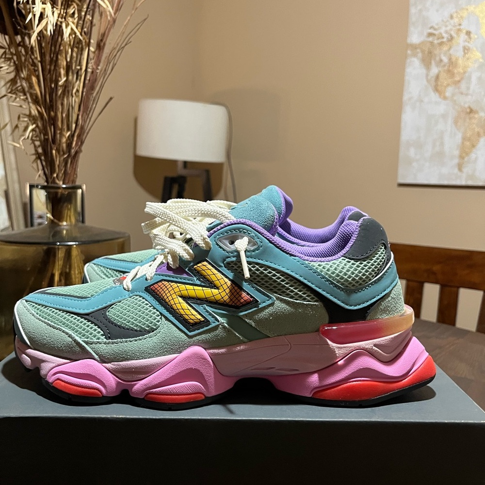 New Balance Blue and Pink Sneakers with Chunky Design - Picture 3 of 4